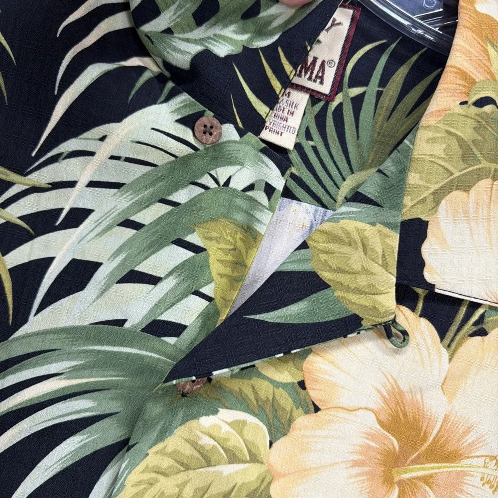 Tommy Bahama Shirt Mens Medium Black Floral‎ Hawaiian Aloha Beach Camp Loop Y2K - Picture 4 of 7